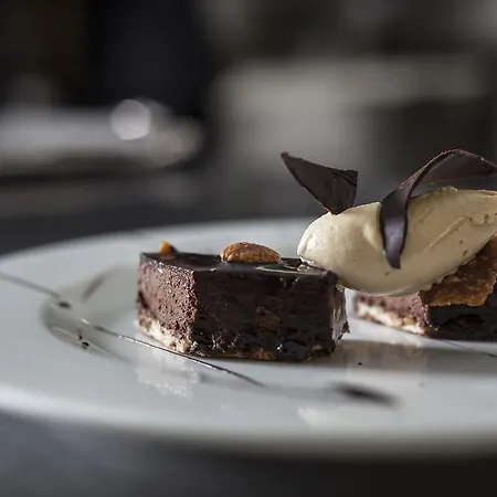 Atlantique - Lycee Hotelier - Management School 3* 比亚里茨